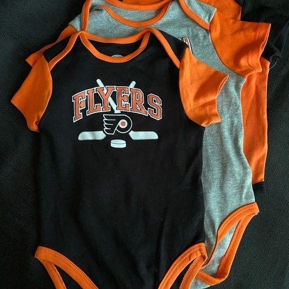RELIST AS A BUNDLE 3/$15 NHL Licensed Philadelphia Flyers Onesies, Hockey Rookie - Picture 1 of 8